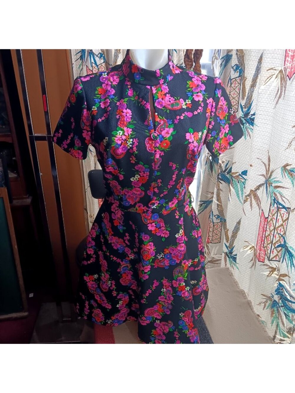 sz 6 Vintage 1970s Double Knit Mod Dress With Mandarin Collar Keyhole Union Made